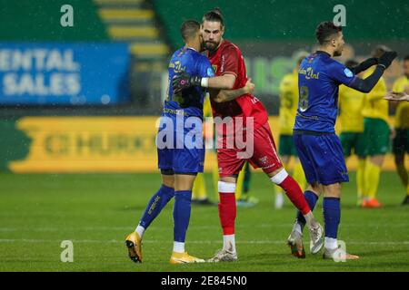 SITTARD, NIEDERLANDE - JANUAR 30: Kristopher da Graca vom VVV Venlo, Torwart Thorsten Kirschbaum vom VVV Venlo während der niederländischen Eredivisie-Matchwette Stockfoto