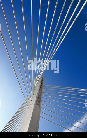 Abstraktes Detail Millennium Brücke in Podgorica, Montenegro Stockfoto