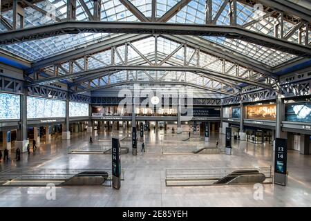 New York City, New York - 23. Januar 2021: Innenansicht der neuen Moyinhan Train Hall in Penn Station in Manhattan. Stockfoto
