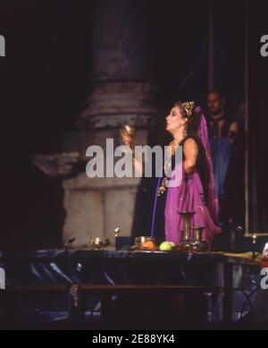 REPRESENTACION DE CALIGULA EN EL TEATRO ROMANO DE MERIDA - 1989. Autor: TAMAYO JOSE. ORT: TEATRO ROMANO-REPRESENTACION. MERIDA. Badajoz. SPANIEN. DRUSILA ANA MARZOA Cesonia. Stockfoto