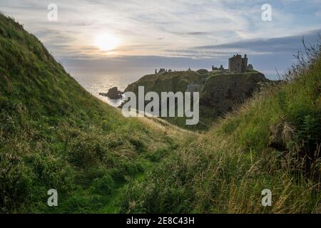 Blick auf Dunnottar Castle südlich von Stonehaven, Aberdeenshire, Schottland Stockfoto