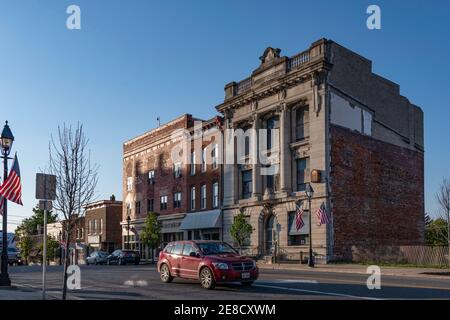 Cadiz, Ohio/USA-15. Mai 2019: Alte Gebäude aus dem 19. Jahrhundert entlang der Market Street in Cadiz erinnern an eine boomende Wirtschaft der Vergangenheit. Stockfoto