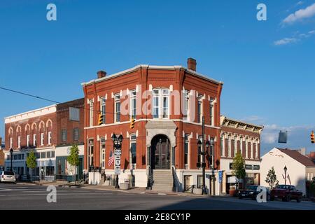 Cadiz, Ohio/USA-15. Mai 2019: Altes Gebäude der Harrison National Bank, ca. 1887 im Queen Anne Architekturstil an der East Main Street in Cadi gelegen Stockfoto