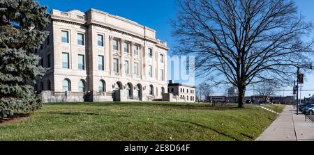 Wilmington, Ohio/USA-5. Januar 2019: Die Rückseite des Clinton County Gerichtsgebäudes in Wilmington, Ohio. Stockfoto