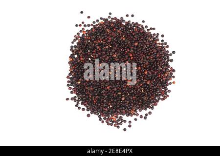 Eine Handvoll Quinoa auf weißem Hintergrund, Draufsicht Stockfoto
