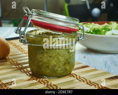 Bostongurka - Schwedisch bedeutet "Boston Gurke" ist eine Art von Geschmack mit eingelegten Gurken, Paprika und Zwiebeln, schwedische Küche Stockfoto