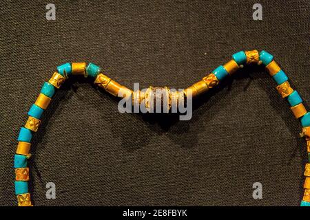 Ägypten, Kairo, Tutanchamon Schmuck, aus seinem Grab in Luxor : Verschluss eines blauen Fayence Pectoral in Form eines Udjat-Auges. Stockfoto