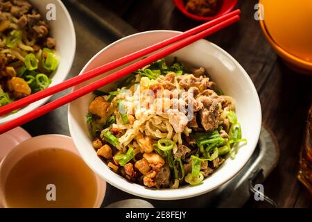 Bakmie Khek oder Hakka Pork Nudelsuppe Stockfoto