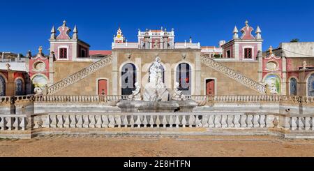 Brunnen im Estai Palace Garten, Estai, Loule, Faro Bezirk, Algarve, Portugal Stockfoto