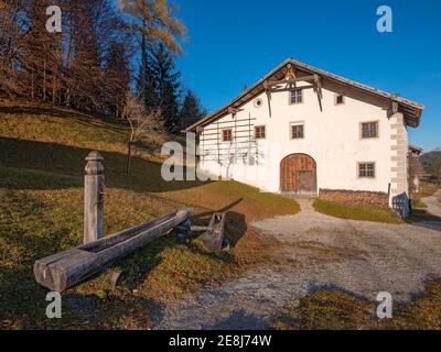 Tiroler Bauernhof im Spätherbst, Museum Tiroler Bauernhöfe, Kramsach, Tirol, Österreich Stockfoto