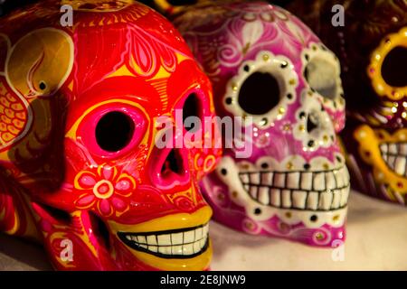 Calacas, Holzschädel Tag der Toten Masken auf dem Markt in Cabo San Lucas, Mexiko Stockfoto
