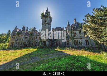 Lost Place, Burgruine, Chateau Miranda oder Chateau de Noisy, in der Nähe von Celles, Provinz Namur, Belgien Stockfoto