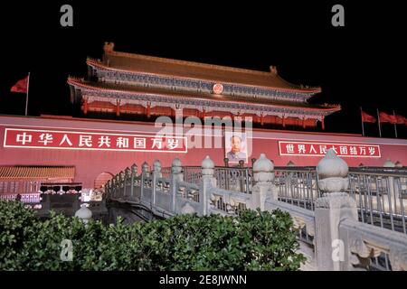Peking, China - 10. Oktober 2018: Nachtansicht des Tiananmen (Tor des Himmlischen Friedens), Eingang zum Palastmuseum (Verbotene Stadt) in Peking, CH Stockfoto