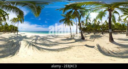Wunderschöner tropischer Strand und türkisfarbenes Wasser. Panglao Island, Bohol, Philippinen. Sommer- und Reiseurlaubskonzept. 360 Panorama VR. Stockfoto