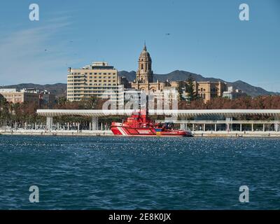 Spanisches Rettungsschiff SAR Masterero in Muelle Dos, Hafen Málaga, Andalusien, Spanien. Stockfoto