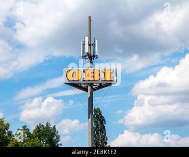 Der OBI-Markt in Frankfurt Main, Deutschland. OBI ist der größte Hardware- und Do-it-yourself-Händler in Deutschland Stockfoto