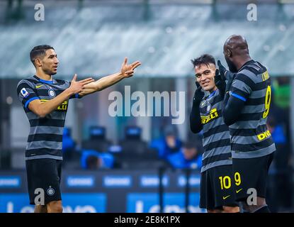 Romelu Lukaku vom FC Internazionale feiert das Tor mit Lautaro Martinez vom FC Internazionale und Achraf Hakimi o - Foto .LM/Fabrizio Carabelli Stockfoto