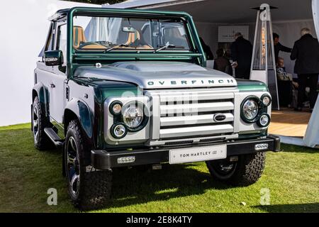 2015 Land Rover Defender 90 neu definiert von Overfinch, speziell für die Monaco Yacht Show 2019 in Auftrag gegeben. Auf dem Salon Prive 2020 zu sehen Stockfoto