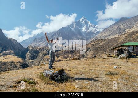 Backpacker genießen die Aussicht auf dem Weg nach machu picchu im Salkantay Trek, Peru Stockfoto