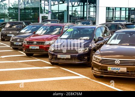 Furth, Germany : Group Dealership and Service, Skoda, Seat and . Der Konzern ist der zweitgrößte Automobilhersteller der Welt Stockfoto