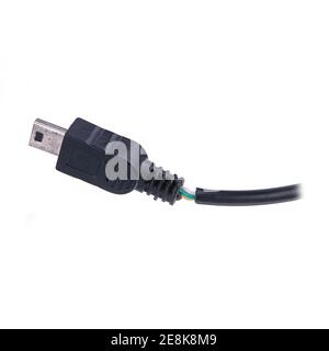 Schwarz beschädigte usb-Ladekabel für mobile isoliert auf weißem Hintergrund. Reparatur Drähte Konzept Stockfoto