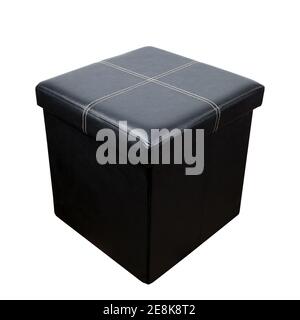 Schwarzes Ledersofa Pouf isoliert auf weißem Hintergrund Stockfoto