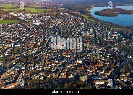 Luftaufnahme der Altstadt und der Altstadt Ring mit der St.-Sixtus-Kirche am Altstadtmarktplatz in Haltern-Stadt in Haltern am See im Ruhrgebiet Stockfoto