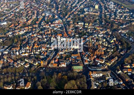 Luftaufnahme der Altstadt und der Altstadt Ring mit der St.-Sixtus-Kirche am Altstadtmarktplatz in Haltern-Stadt in Haltern am See im Ruhrgebiet Stockfoto