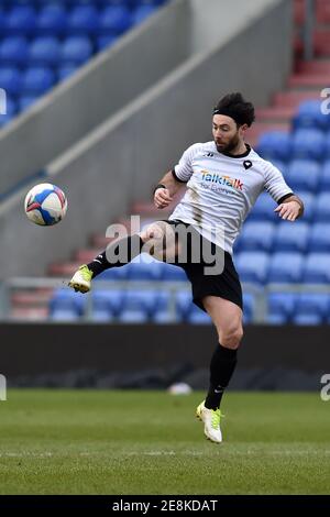 OLDHAM, ENGLAND. 30. JANUAR Aktions-Bild von Richie Towel von Salford City während des Sky Bet League 2 Spiels zwischen Oldham Athletic und Salford City im Boundary Park, Oldham am Samstag, 30. Januar 2021. (Quelle: Eddie Garvey, Mi News) Stockfoto