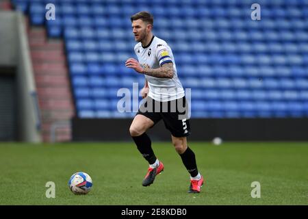 OLDHAM, ENGLAND. 30. JANUAR Aktions-Bild von Ashley Eastham of Salford City während des Sky Bet League 2-Spiels zwischen Oldham Athletic und Salford City im Boundary Park, Oldham am Samstag, 30. Januar 2021. (Quelle: Eddie Garvey, Mi News) Stockfoto