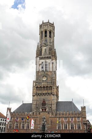 Glockenturm im historischen Zentrum von Brügge, Belgien. Teil des UNESCO-Weltkulturerbes Stockfoto