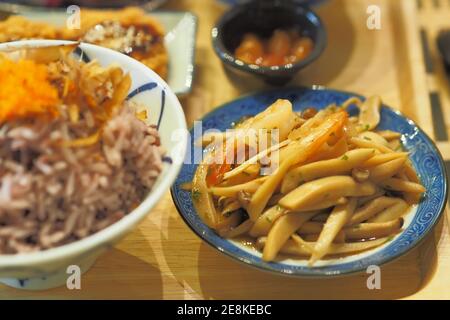 Gebratene King Auster Pilze mit Sojasauce - Frühstück Japanischen Stil einstellen Stockfoto