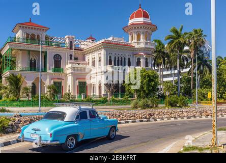 CIENFUEGOS, KUBA - JANUAR 2021: Außenansicht des Palastes Valle (Palacio de Valle), Cienfuegos, Kuba Stockfoto