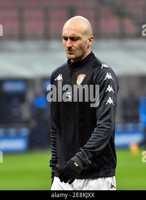 Mailand, Italien. Januar 2021. Luca Caldirola (5) von Benevento gesehen während der Warm-up vor der Serie EIN Spiel zwischen Inter Mailand und Benevento bei Giuseppe Meazza in Mailand. (Foto Kredit: Gonzales Foto/Alamy Live News Stockfoto