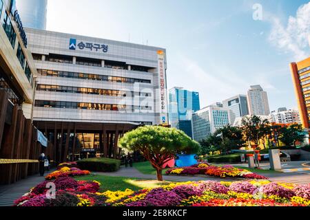 Seoul, Korea - 6. Oktober 2020 : Songpa-gu Büro und öffentliches Gesundheitszentrum Stockfoto