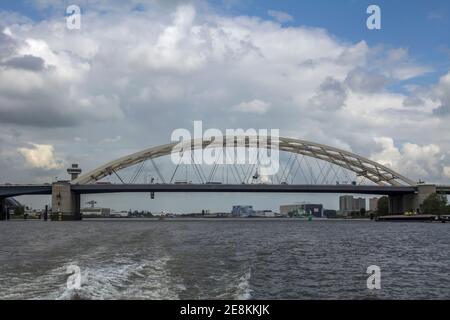 ROTTERDAM, NIEDERLANDE - 9. Mai 19: Van Brienenoordbrug Brücke in Rotterdam, Niederlande Stockfoto