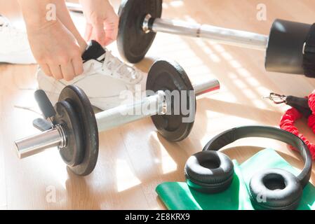 Gewichte und mehr Zubehör für Fitness-Home Stockfoto