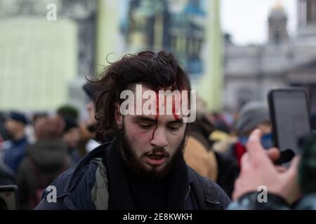 Sankt Petersburg, Russland - 31. Januar 2021: Protest in Russland für die Freiheit von Navalny, Menschen protestieren gegen Putin, illustrative Editorial Stockfoto