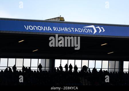 Ein Fußballspiel des VfL Bochum im Vonovia Ruhrstadion. Innenansichten des Stadions mit Fans. Stockfoto