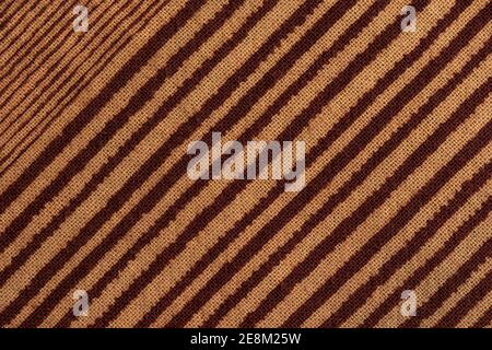 Brauner Stoff mit linearem Streifen-Textur-Hintergrund, brauner Stoff mit geradem Linienmuster. Mit hoher Auflösung. Stockfoto