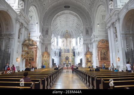 Innenraum der St. Michael Kirche, München, Deutschland Stockfoto