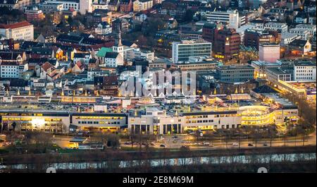 Luftaufnahme, Übersicht Hamm bei Nacht, Technisches Rathaus, Bahnhofsvorplatz, Allecenter ECE, Lutherkirche im Lutherviertel, Bockum-Hövel, Hamm, Stockfoto