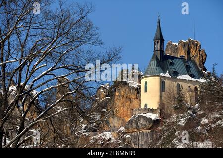 Mala Skala, Tschechische Republik. Januar 2021. Ruine des Schlosses Vranov, Pantheon in der Winterlandschaft in Mala Skala im Böhmischen Paradies während der Pandemie COVID-19 in der Tschechischen Republik. Quelle: Slavek Ruta/ZUMA Wire/Alamy Live News Stockfoto