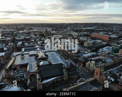 Sonnenaufgang über der Stadt Bolton, Greater Manchester, Großbritannien. 04.01.21 Stockfoto