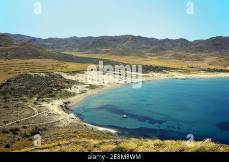 Playa de los Genoveses (Strand von Genoveses) liegt im Nationalpark Cabo de Gata in Spanien. Stockfoto