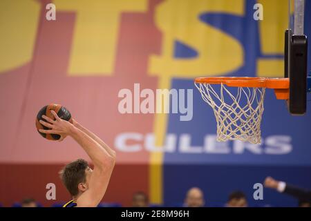 Artem Pustovyi von Barcelona in Aktion während der spanischen Basketball Liga (Liga Endesa) Runde 22, Spiel zwischen FC Barcelona Bàsquet und Club Baloncesto Murcia im Palau Blaugrana. (Endergebnis; Barcelona Bàsquet 92:63 Club Baloncesto Murcia) Stockfoto