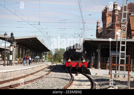 Dampflokomotive namens "Trawberry Train" am Bahnhof Aranjuez Stockfoto