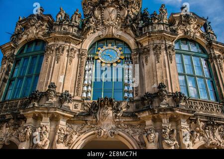 17. Mai 2019 Dresden, Deutschland - Blick auf den Glockenspielpavillon Glockenspielpavillon im Zwinger, Uhrenpavillon mit Glocken. Stockfoto