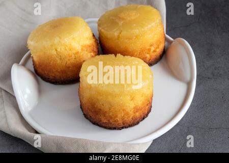 Hausgemachte Ananas auf dem Kopf Kuchen Stockfoto