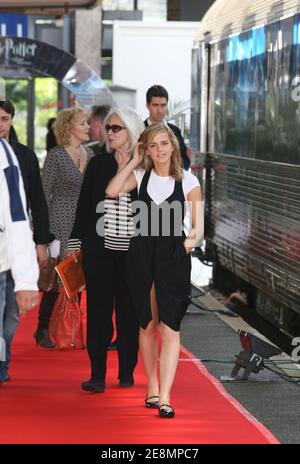 Die britische Schauspielerin Emma Watson kommt zu einer Fotoaufnahme für den Film "Harry Potter und der Orden des Phönix", der am 4. Juli 2007 im Bahnhof Bercy in Paris stattfand. Foto von Denis Guignebourg/ABACAPRESS.COM Stockfoto